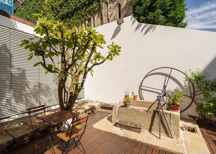 Porto Lounge & Guesthouse By Host WiseHostel